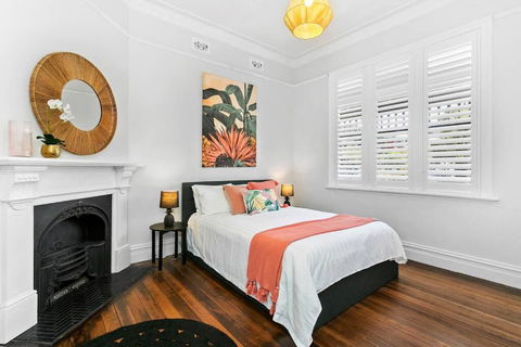 EDW19 - Stylish 2-Bed, 2-Bath Townhose In Drummoyne - Northern Rivers Accommodation 4