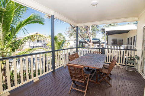 E.V. - Eurong Beach Villa - Northern Rivers Accommodation 2