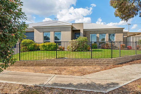 Enfield Executive - Northern Rivers Accommodation 0