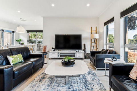 Enfield Executive - Northern Rivers Accommodation 4