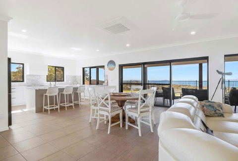 ESCAPE WITH A VIEW - Northern Rivers Accommodation 0
