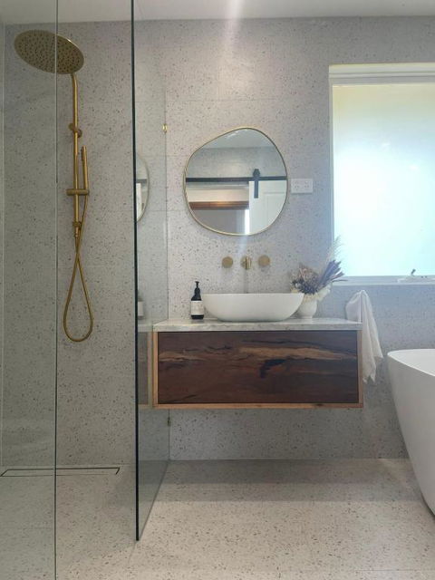 Evies White House Oasis I Pool & Close To Airport - Northern Rivers Accommodation 4