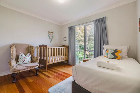 Family Friendly Art Deco Garden Patio WiFi WFH - Northern Rivers Accommodation 2