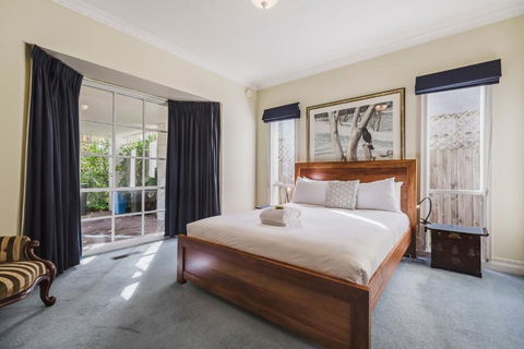 Family Friendly Art Deco Garden Patio WiFi WFH - Northern Rivers Accommodation 4