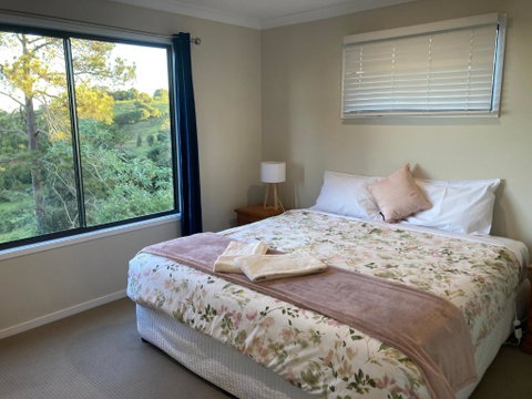 Flame Tree Chalet - Northern Rivers Accommodation 1