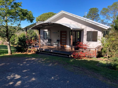 Flame Tree Chalet - Northern Rivers Accommodation 0