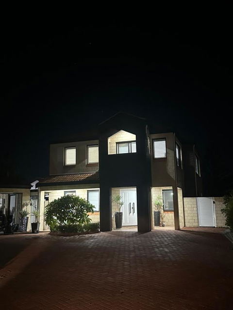 Hillarys Sea-View Panoramic Living - Northern Rivers Accommodation 1