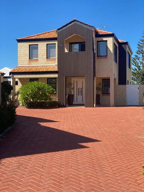Hillarys Sea-View Panoramic Living - Northern Rivers Accommodation 0