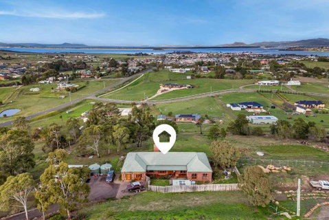 Hilltop Retreat, Water Views - Northern Rivers Accommodation 1