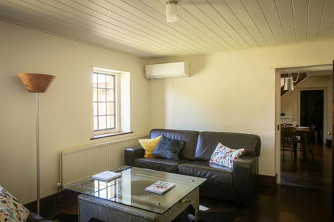 Historic Sandstone Ross Farmhouse - Northern Rivers Accommodation 3