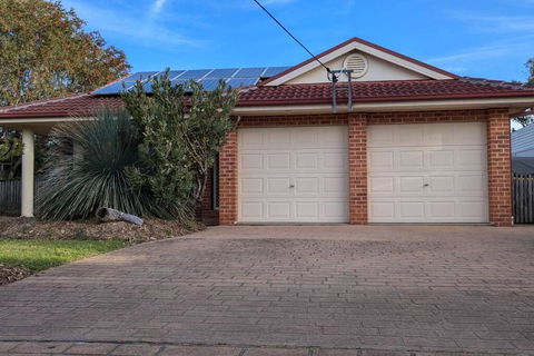Home In Morisset Park - Northern Rivers Accommodation 1