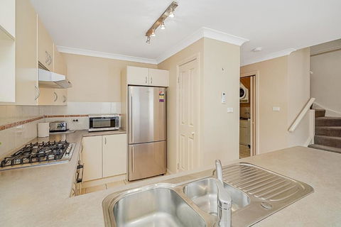 Honeysuckle Townhouses - Seafarers - Northern Rivers Accommodation 3