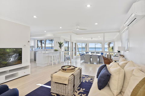 Adrift Retreat - St Georges Basin Waterfront Home - Northern Rivers Accommodation 0