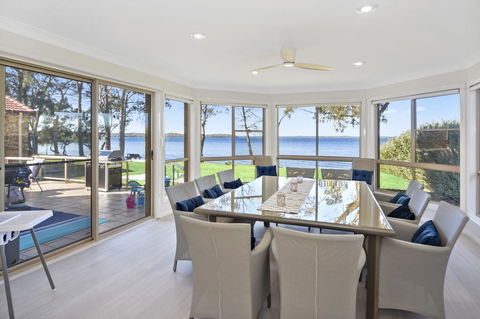 Adrift Retreat - St Georges Basin Waterfront Home - Northern Rivers Accommodation 2