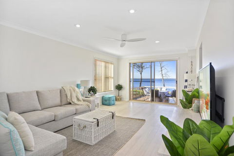 Adrift Retreat - St Georges Basin Waterfront Home - Northern Rivers Accommodation 1