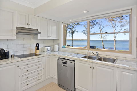 Adrift Retreat - St Georges Basin Waterfront Home - Northern Rivers Accommodation 3