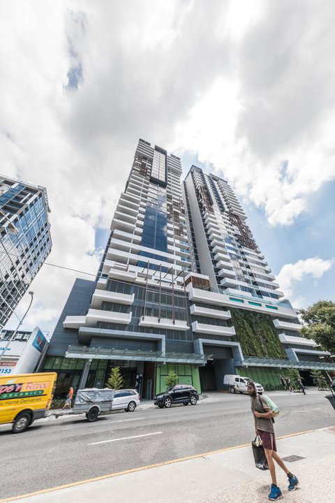 AirTrip Apartments On Merivale Street - Northern Rivers Accommodation 3