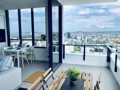 AirTrip Apartments On Merivale Street - Northern Rivers Accommodation 1