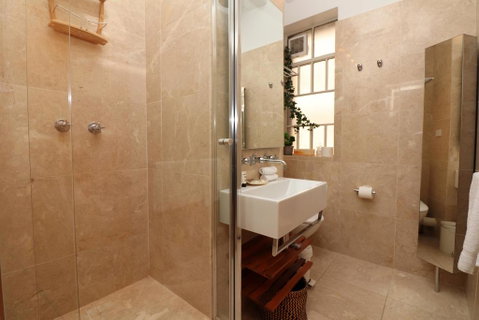 Alcaston House - Parliament House 300m, WiFi, Netflix - Northern Rivers Accommodation 3
