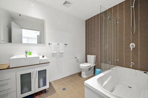 All Amenities Only Downstairs, 20 Mins To CBD - Northern Rivers Accommodation 2