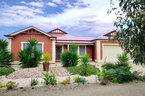 All Seasons Port Elliot Holiday House - Northern Rivers Accommodation 0