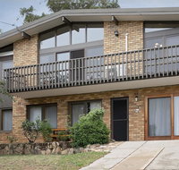 Alpine House - Views over Lake Jindabyne and the Snowy Mountains - Northern Rivers Accommodation