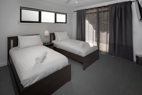 Alpine Lake Retreat - Northern Rivers Accommodation 1