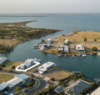 Anchored - Access to the Gippsland Lakes - Northern Rivers Accommodation