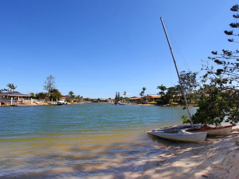 Anjuna 2 - 2 BDRM Budget Stay On Canal - Northern Rivers Accommodation 0