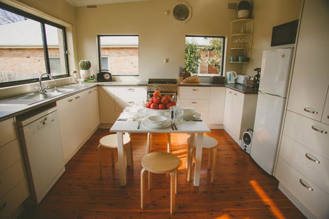 Apple Cottage, Orange NSW - Northern Rivers Accommodation 3