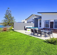 Aqua - views over jones beach - Northern Rivers Accommodation