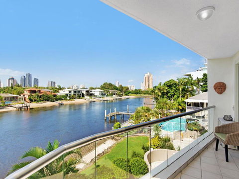 Arc Resort Stunning 3 Bedroom In Broadbeach - Northern Rivers Accommodation 2
