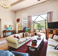 Arty Warehouse Apartment - stroll to South beach - Northern Rivers Accommodation
