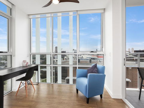 As The Sun Sets - Modern And Spacious 2BR Zetland Apartment Facing The Setting Sun - Northern Rivers Accommodation 3