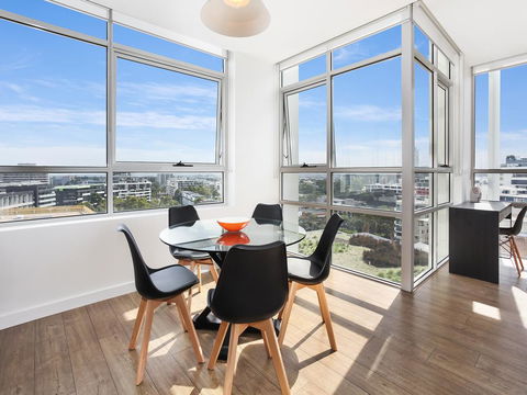 As The Sun Sets - Modern And Spacious 2BR Zetland Apartment Facing The Setting Sun - Northern Rivers Accommodation 1