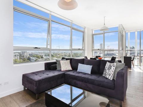 As The Sun Sets - Modern And Spacious 2BR Zetland Apartment Facing The Setting Sun - Northern Rivers Accommodation 0