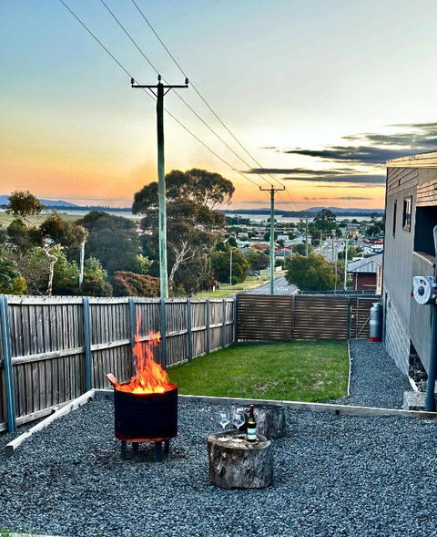 Luxurious Hobart Holiday Home With Stunning Bay Views - Affordable, Family-Friendly, And Stylish - Northern Rivers Accommodation 2