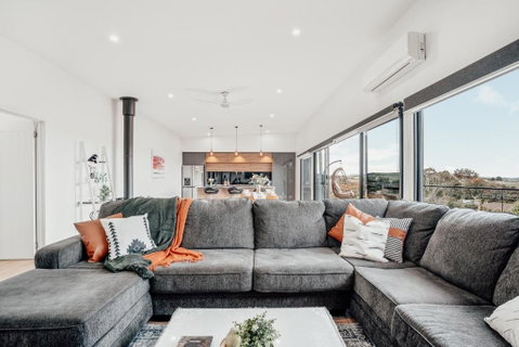 Luxurious Hobart Holiday Home With Stunning Bay Views - Affordable, Family-Friendly, And Stylish - Northern Rivers Accommodation 0