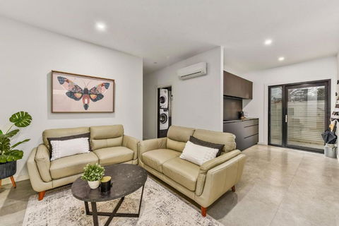 Luxury On Holland Kingston SE - Northern Rivers Accommodation 1