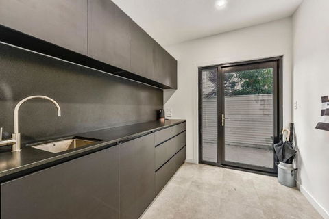 Luxury On Holland Kingston SE - Northern Rivers Accommodation 2