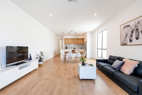 Luxury Private Ensuite Room Close To Airport,City, Genelg Beach - Northern Rivers Accommodation 3
