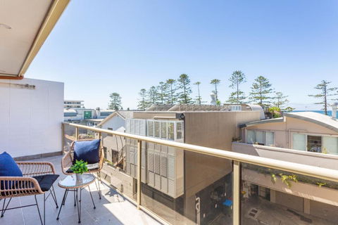MadeComfy Trendy Apartment On Dee Why Beach - Northern Rivers Accommodation 1