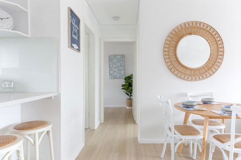 MadeComfy Trendy Apartment On Dee Why Beach - Northern Rivers Accommodation 3