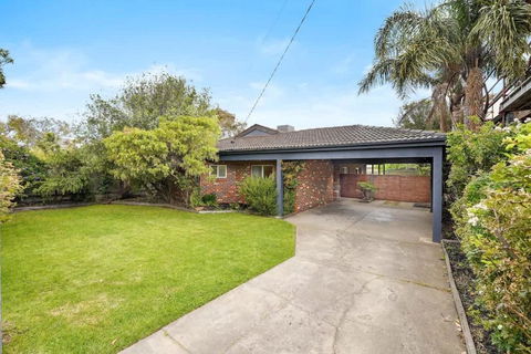 Magnificent Beachside Living At Heart Of Mornington - Northern Rivers Accommodation 0