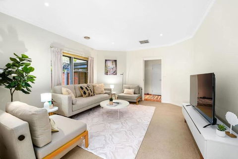 Magnificent Beachside Living At Heart Of Mornington - Northern Rivers Accommodation 1