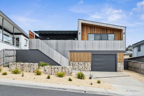 Magnificent Home, Water Views - Northern Rivers Accommodation 0