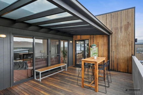 Magnificent Home, Water Views - Northern Rivers Accommodation 2