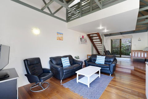 MAIN STAY - 100m To Patrolled Beach, Pool, Wifi, Close To Cafes - Northern Rivers Accommodation 2