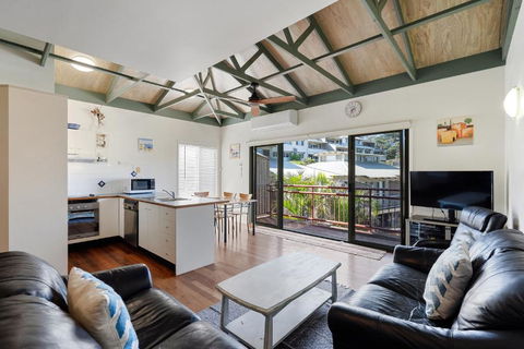 MAIN STAY - 100m To Patrolled Beach, Pool, Wifi, Close To Cafes - Northern Rivers Accommodation 0