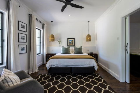 MAIN STREET RETREAT - King BRs, Comp Minibar, Breakfast Prov, Fireplaces - Northern Rivers Accommodation 1